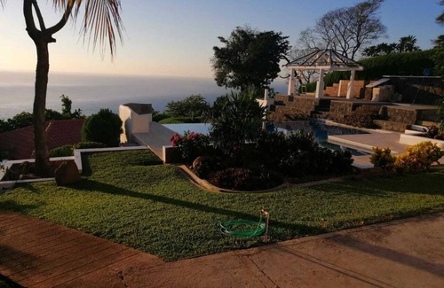 Playa San Diego House | CLIFF SIDE , BEACH FRONT PARADISE!!! Private beach & 35min drive to El Tunco
