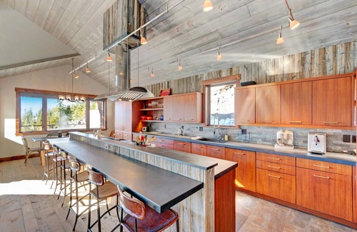 Tabernash House | Cliff Side Luxury Chalet I Private Hot Tub I Amazing Views I Best Price I Discounted Attractions