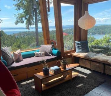Pender Island House | Cliff Top Family Home Over Looking the Ocean