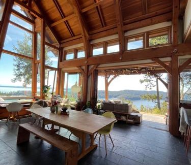 Pender Island House | Cliff Top Family Home Over Looking the Ocean