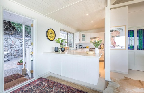 Cape Peninsula House | Cliffhanger Misty Cliffs: 3 bedrooms, 2.5 bath Beachfront Luxury Beach Bungalo