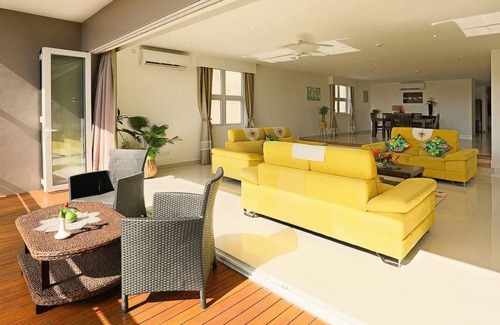 Zig Zag Ward House | CliffHanger Villas: 4-Bed Villa w/Private Pool