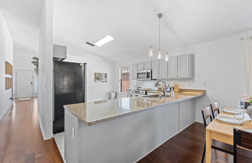 Westside House | Cliffside Hideaway Cottage ~ 4 Bed ~ Pool ~ Family