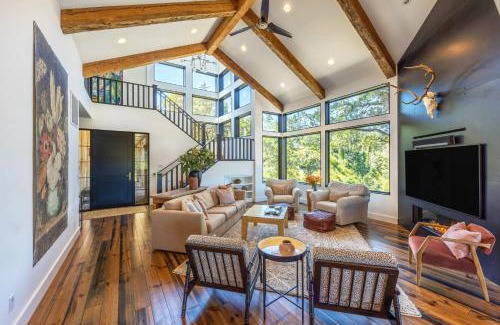 Hood River House | Cliffside Oasis home