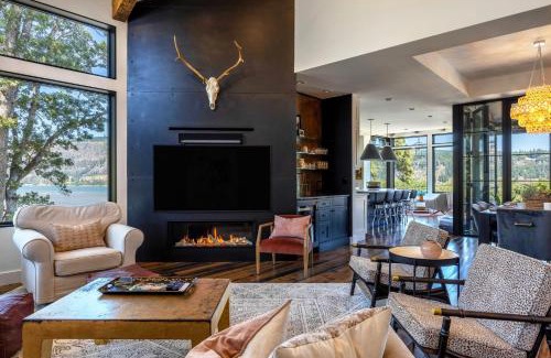 Hood River House | Cliffside Oasis home