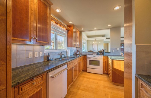 Port Angeles East House | Cliffside Rest, w/Oceanfront Views near Olympic National Park + Jacuzzi & Grill