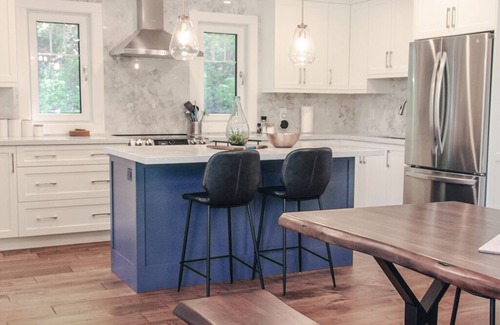 Novar House | Cliffside Retreat - Cozy Chic Getaway, Exceptional Privacy & Nature Views