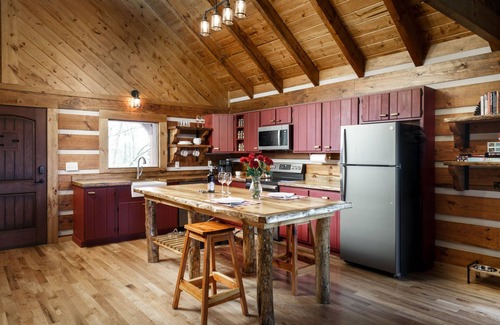 Pine Ridge Cabin | Cliffside Romantic Retreat LOVE
