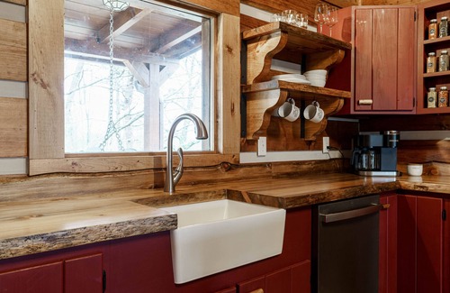 Pine Ridge Cabin | Cliffside Romantic Retreat LOVE