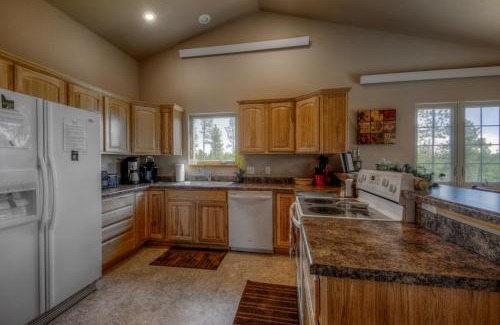Benchmark House | Cliffview Cabin