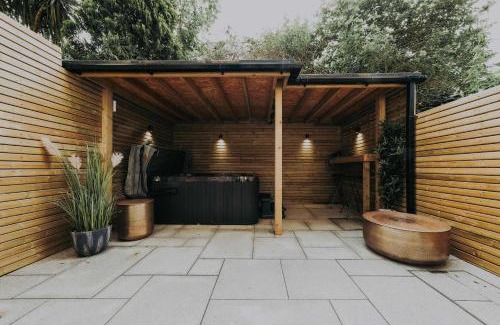 Clifton Apartment | Clifton 32 Garden flat with hot tub