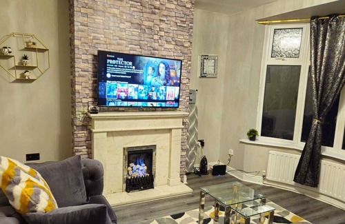 Preston House | Clifton House, for tourism, Contractors, Relocation, Free Parking, Free Wi-Fi