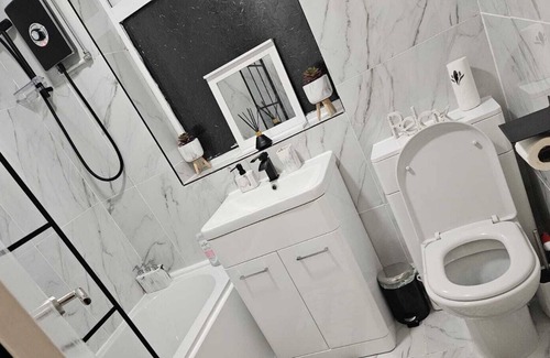 Preston House | Clifton House, for tourism, Contractors, Relocation, Free Parking, Free Wi-Fi