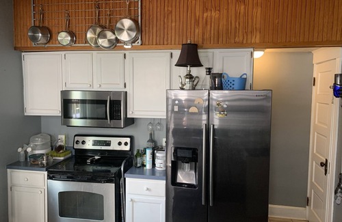 CUF House | Clifton Scenic Lodge 3BR 2BA: Private Hot Tub, Spacious Patio, Offstreet Parking