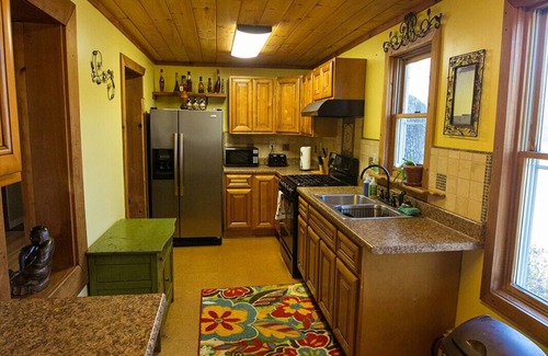 Pine Ridge House | Climb On Inn-RRG- 3BD & 2BA - Outdoor Adventure Paradise- Pet Friendly -Cozy