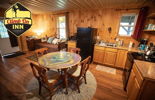 Pine Ridge Apartment | Climb On Inn~ Studio~ Naturally Gorgeous~Rock Climbing -Red River Gorge~Cozy