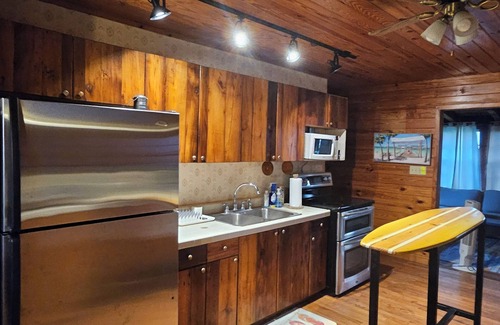 Florida South Atlantic Coast Cottage | Clinch Lake Cottage - Swimming, Bass Fishing, Birdwatching AND Pet Friendly