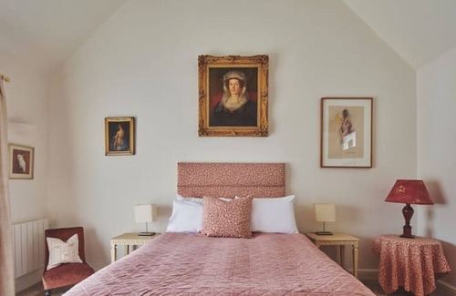 Kingwood House | Clock Tower - 2 Bed Pretty Unique Barn with Indoor Pool