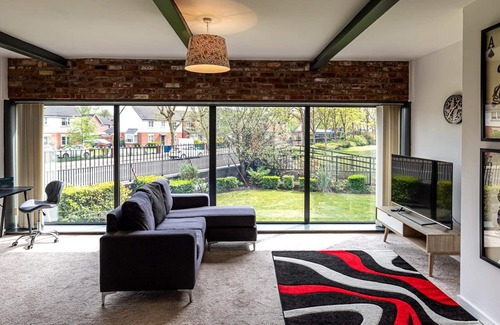 Warrington Condo | Clock Towers, Stockton Heath, Warrington, Parking, Wifi