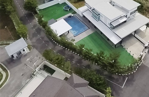 Bukit Baru Villa | CloClo Villa - Truly Cuti-Cuti Melaka - 24pax
