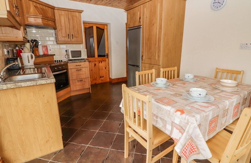Creegh Cottage | CLOGHER COTTAGE, family friendly in Doonbeg, County Clare