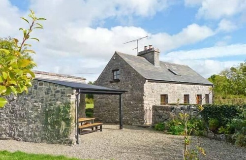 Ballinrobe Cottage | CLOONCORRAUN COTTAGE, pet friendly in Ballinrobe, County Mayo
