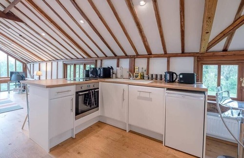 Woodbridge Apartment | Clopton Hayloft - spacious apartment with Tennis C