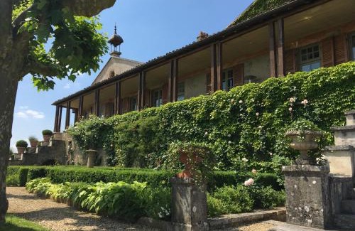 Ceyzeriat House | Clos de Mont July, chambres avec vue et terrasse dans demeure historique