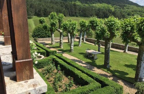 Ceyzeriat House | Clos de Mont July, chambres avec vue et terrasse dans demeure historique