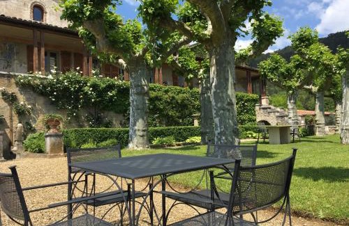 Ceyzeriat House | Clos de Mont July, chambres avec vue et terrasse dans demeure historique