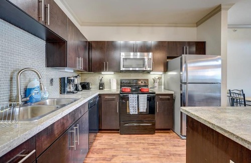 South Main Apartment | Close 411