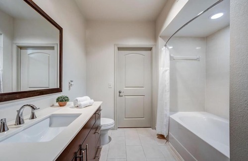South Main Apartment | Close 411