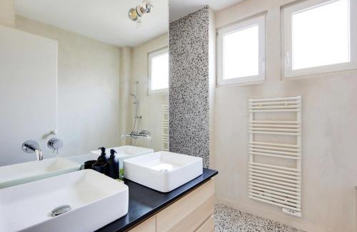 Neuilly-sur-Seine Apartment | Close Bois de Boulogne-Arc de Triomphe in Paris