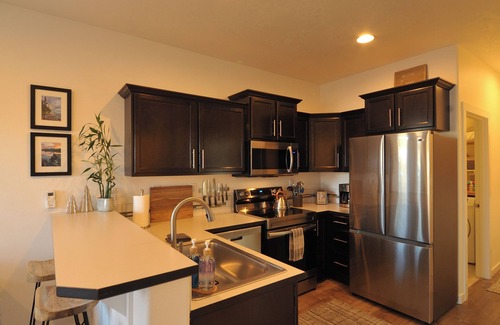 Southern Crossing House | Close, Cute, and Clean! - Hot Tub/Firepit/Bikes/Floats