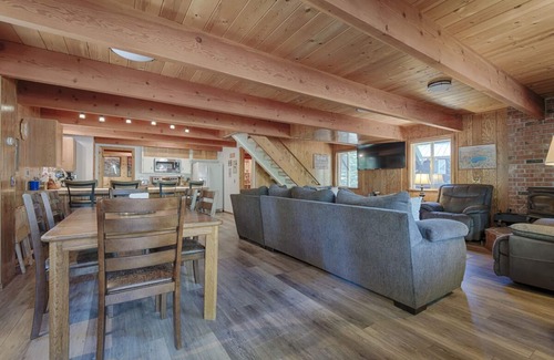 Carnelian Woods House | Close drive to lake * Dog OK * Great Family Home