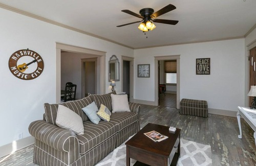 Ashland City House | Close enough to the city with all the small-town charm!
