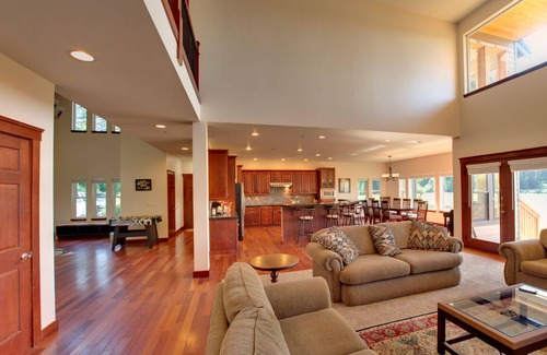 Renton House | Close-in Beautiful Retreat: Large, Lodge-Like Private Lakefront Setting