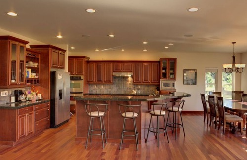 Renton House | Close-in Beautiful Retreat: Large, Lodge-Like Private Lakefront Setting