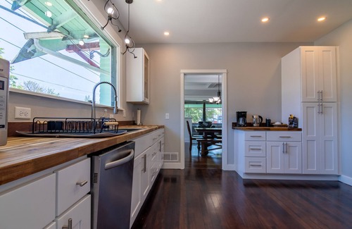 Independence House | Close in Historic district craftsman
