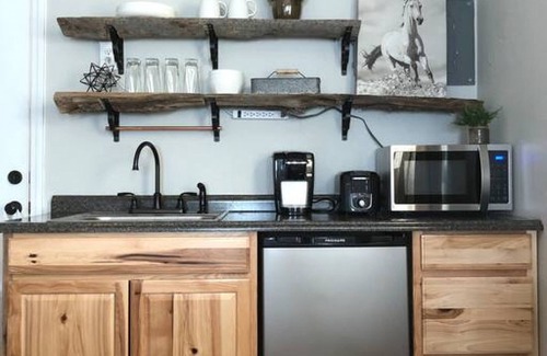 Cheyenne Apartment | Close - in Rural Studio - Great Star-gazing!