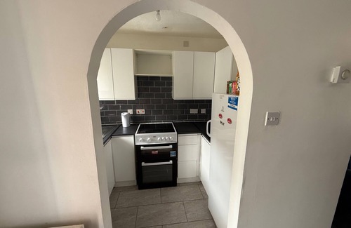 Thamesmead House | Close London City Airport- PetOK - Free Parking