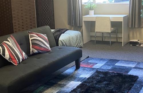Te Atatu South Apartment | Close Motorway,Free Breakfast,Private & Spacious
