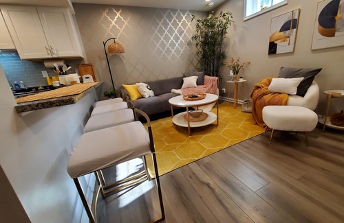 Geneva Apartment | Close to 3rd St & Train to Chicago/Pets w fee/WIFI/W&D/Park Free/PrivateEntry
