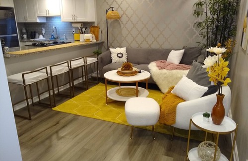 Geneva Apartment | Close to 3rd St & Train to Chicago/Pets w fee/WIFI/W&D/Park Free/PrivateEntry