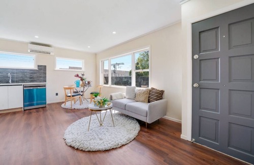 Papatoetoe House | Close to airport and motorways and shipping