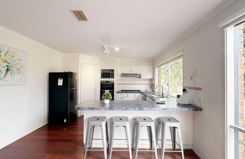 Hillside House | Close to Airport & Mel CBD/Organ Pipes National Park/Fig