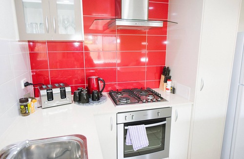 Midland Apartment | Close to Airport, Shops, Hospital & Transport - FREE WiFi - Netflix - Stan - Apple TV - Hospital - Swan Valley - Perth Hills - FIFO - Shops - Train - Airport
