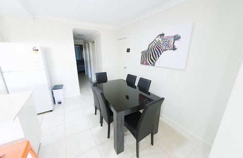 Midland Apartment | Close to Airport, Shops, Hospital & Transport - FREE WiFi - Netflix - Stan - Apple TV - Hospital - Swan Valley - Perth Hills - FIFO - Shops - Train - Airport