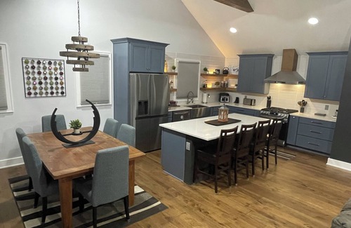 Eastwood House | Close To All The Action!