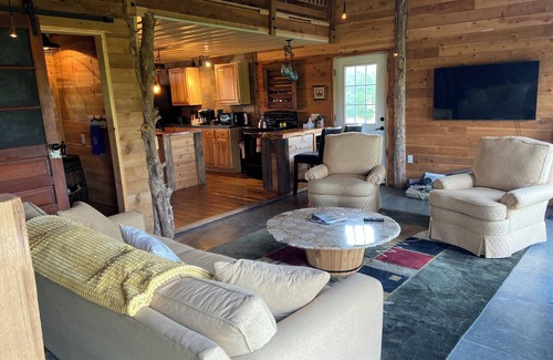 Jonesville Cabin | Close to Ark Encounter and Creation Museum!